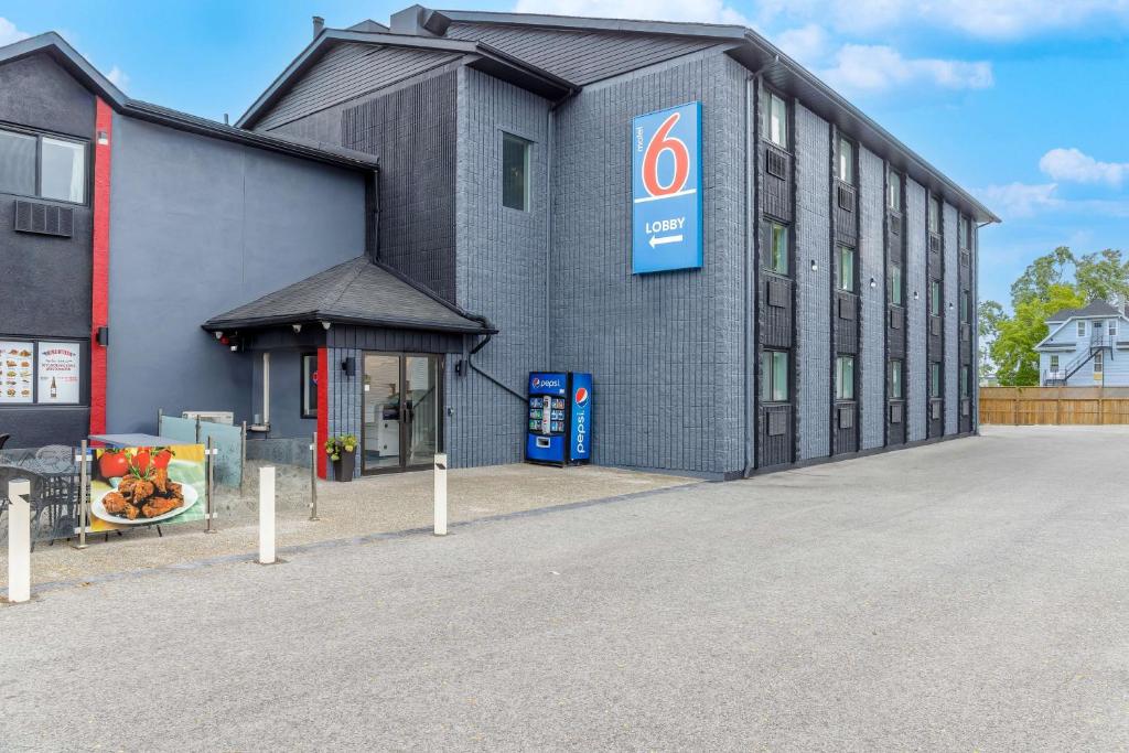 Motel 6 Niagara Falls, ON Near the Falls, Niagara Falls (updated