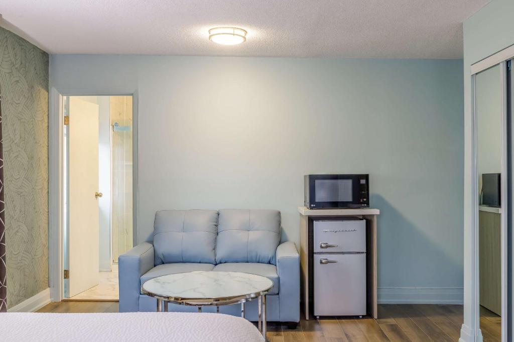 
King Studio with Sofa Bed - Non-Smoking
