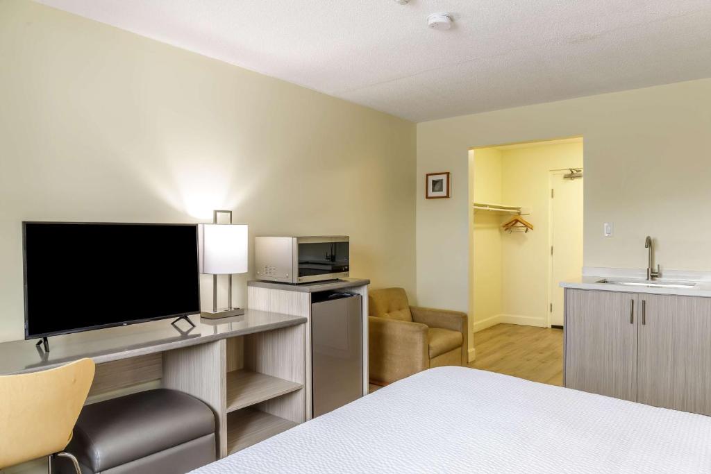 
Deluxe King Room - Non-Smoking
