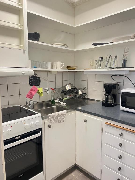 Kuchyň nebo kuchyňský kout v ubytování Everglow Living