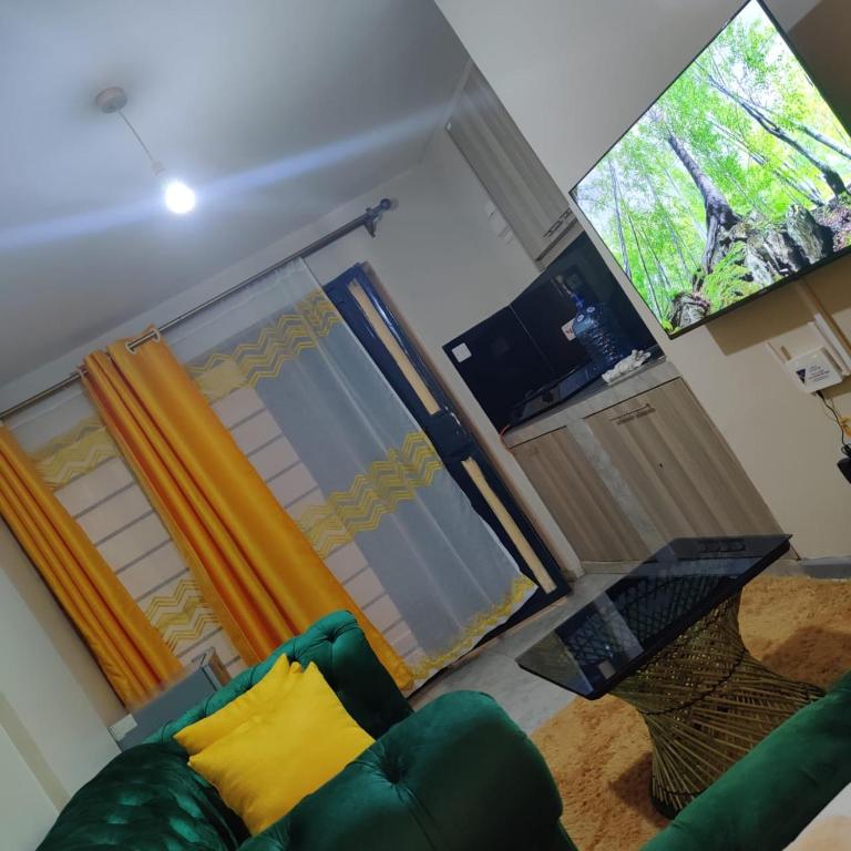 TV a/nebo společenská místnost v ubytování Jessy Stays Nairobi Fedha Estate