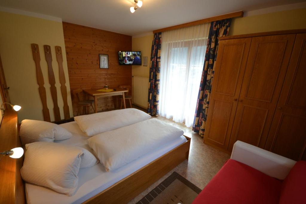 Postel nebo postele na pokoji v ubytování Pension Theresia