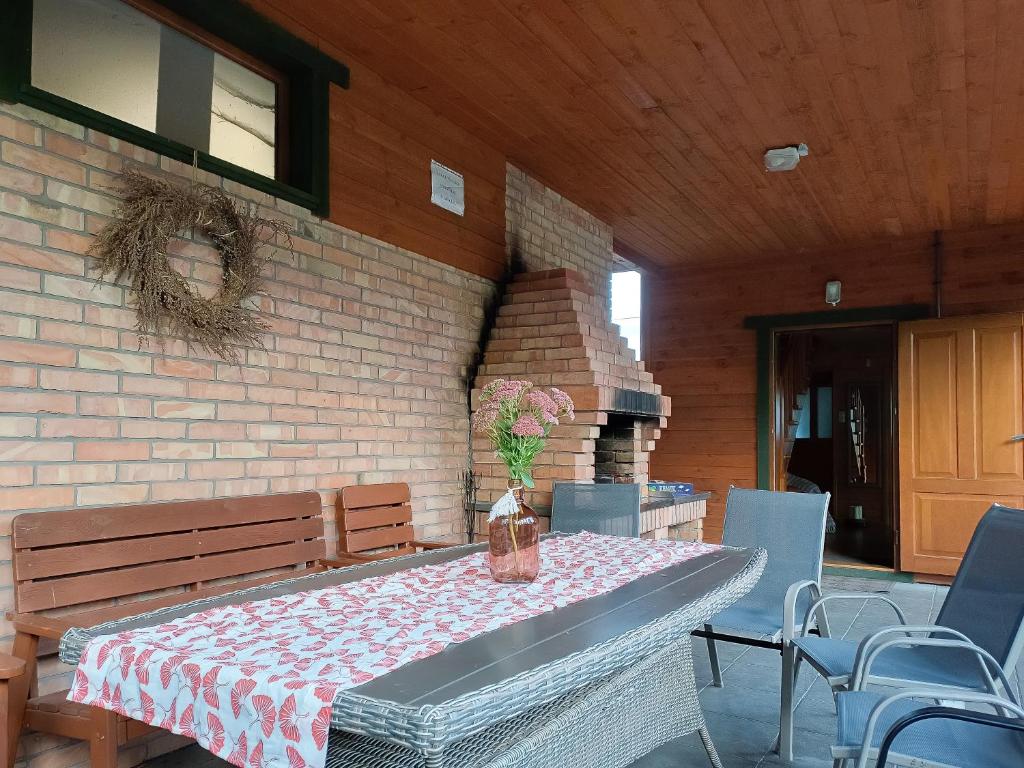 Posedenie v ubytovaní DOMKI U JOANNY