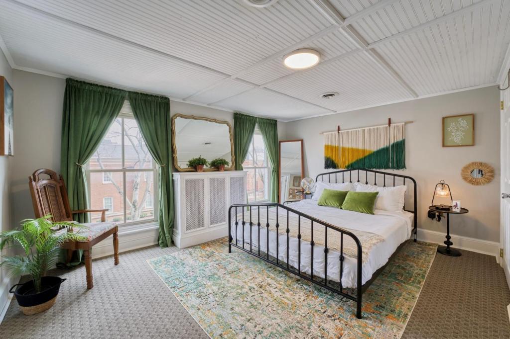 Capitol Hill 1 Bedroom Apartment with Free Parking photo