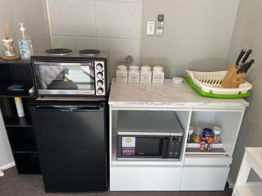 Private Guest Suite in Albany,Rosedale Amazing Bed,Netflix,Private Garden - Resim 15