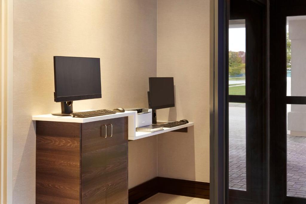 TV a/nebo společenská místnost v ubytování Residence Inn by Marriott London Canada