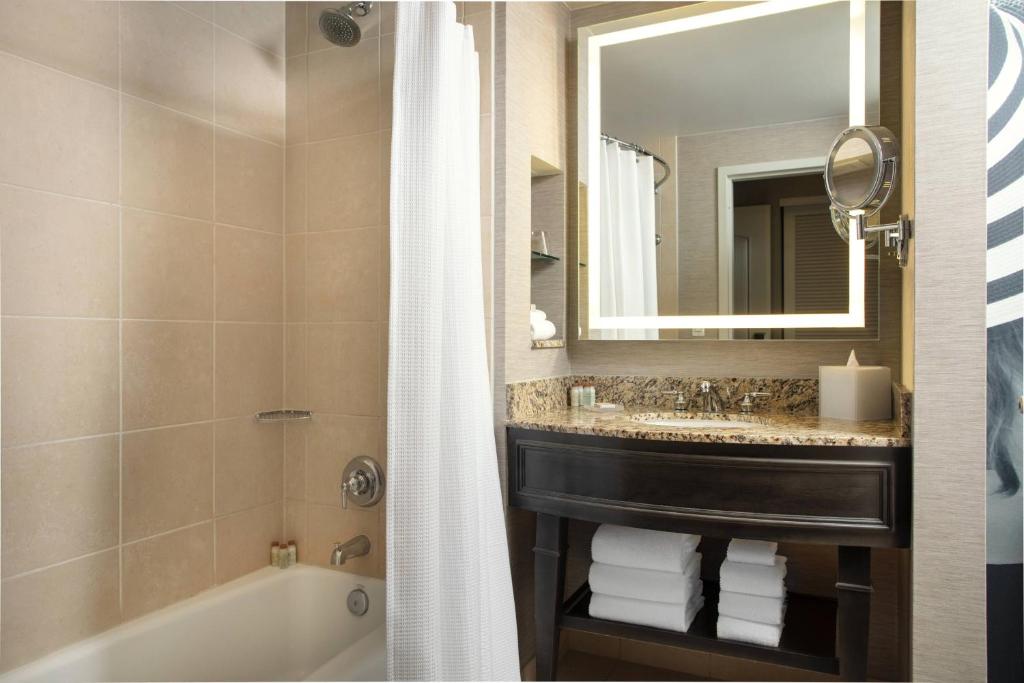 Renaissance Tampa International Plaza Hotel - Dos Camas Queen - Nivel De Club