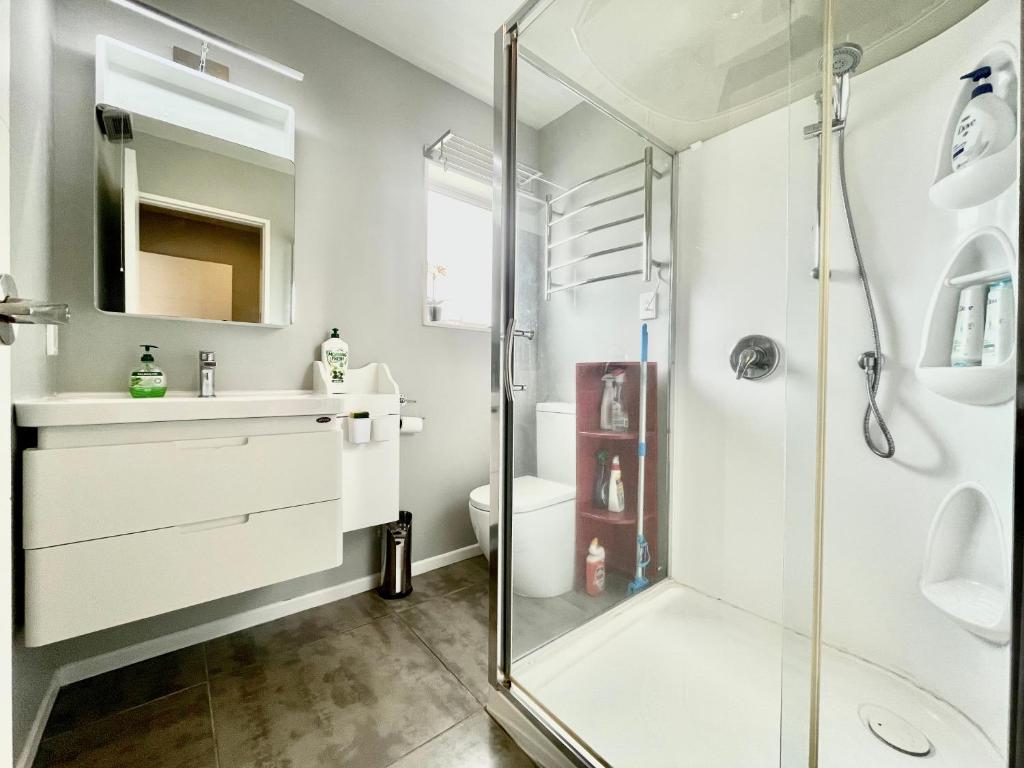 Private Guest Suite in Albany,Rosedale Amazing Bed,Netflix,Private Garden - Resim 3