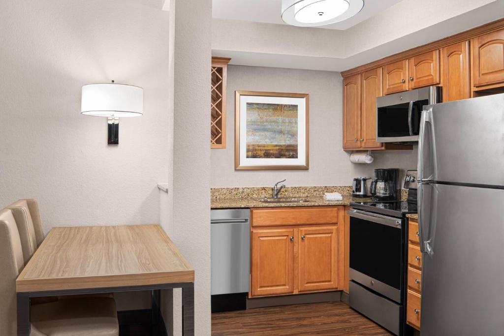 Kuchyň nebo kuchyňský kout v ubytování Residence Inn by Marriott West Orange