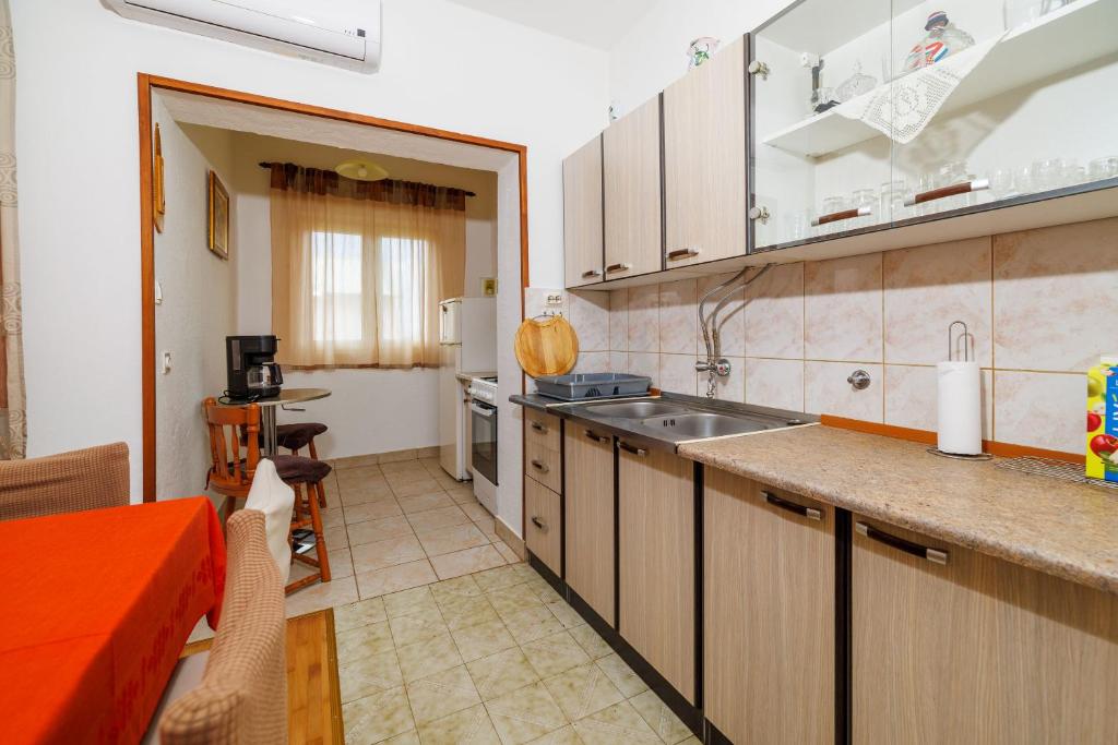 Kuchyňa alebo kuchynka v ubytovaní Apartments Zvonimir