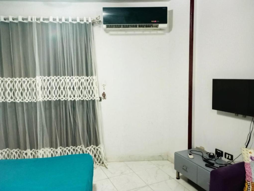 A television and/or entertainment centre at Tiba View