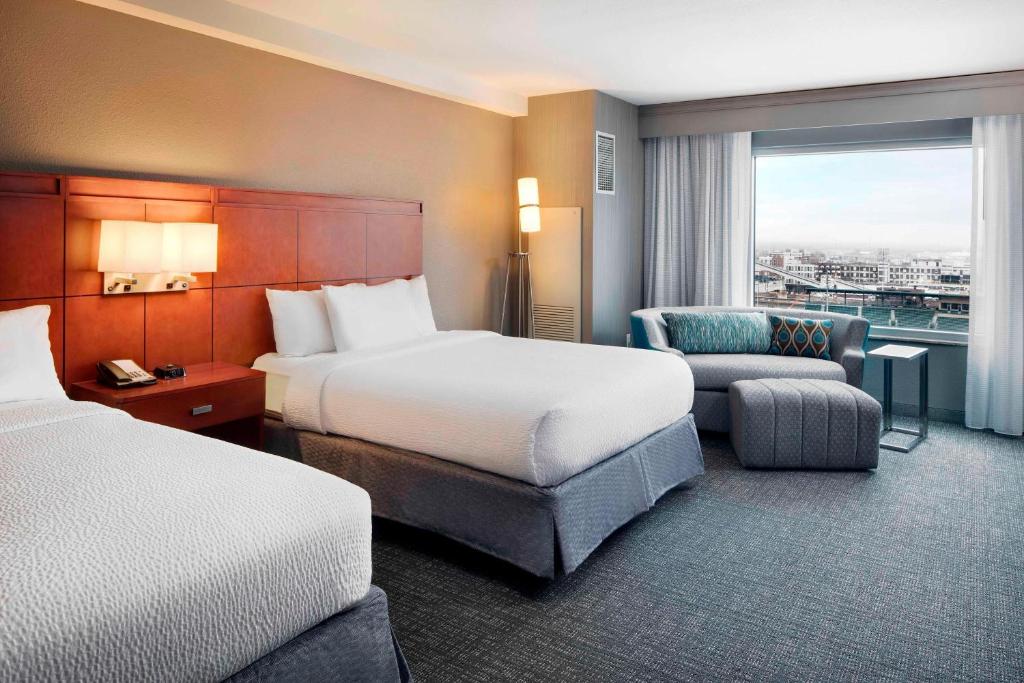 Courtyard Indianapolis Downtown - Étendu, Chambre D'hôtes, 2 Queen, Canapé-lit