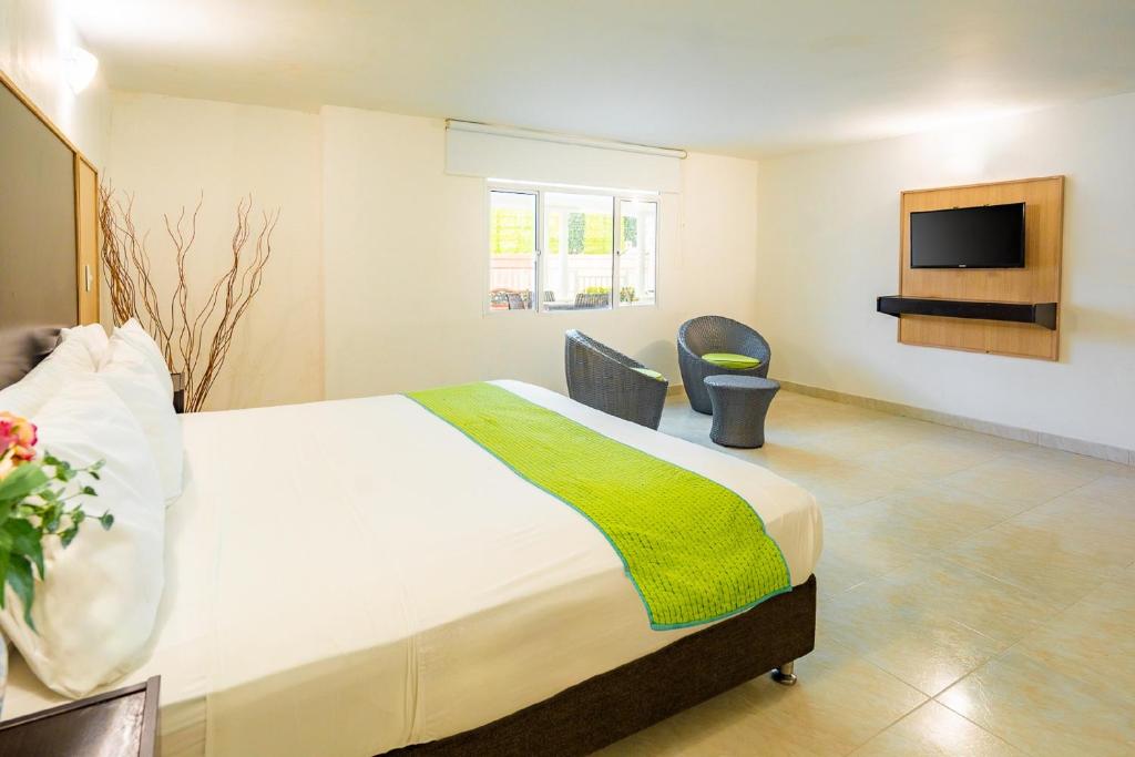 TV a/nebo společenská místnost v ubytování Hotel Americas San Andres Islas Colombia