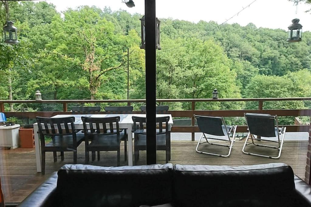 Balkón nebo terasa v ubytování Maison au calme dans un domaine boisé