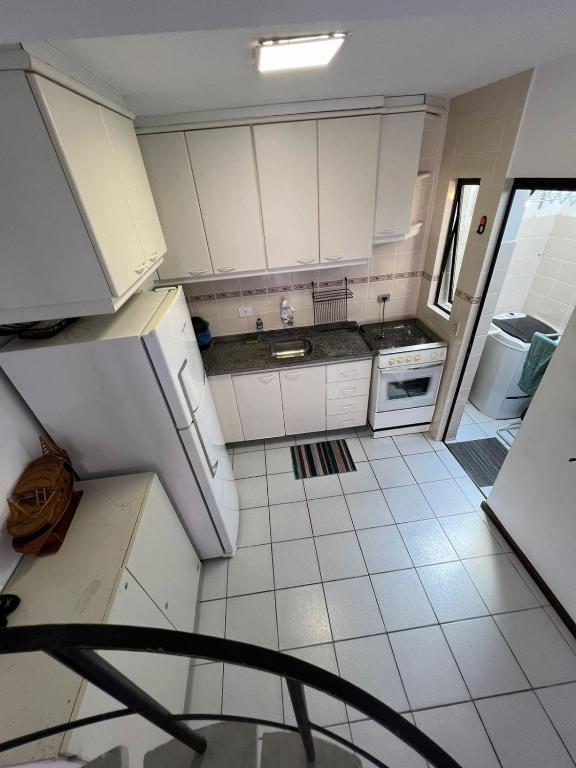 Kuchyň nebo kuchyňský kout v ubytování Triplex White em Caiobá-Matinhos-Pr a 200 mt do mar