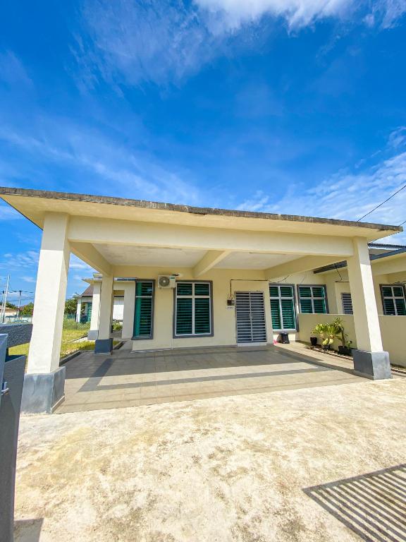 a small house with a large patio at Dramayu Homestay in Cukai