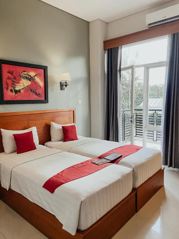 Postel nebo postele na pokoji v ubytování Prima SR Hotel & Convention Yogyakarta
