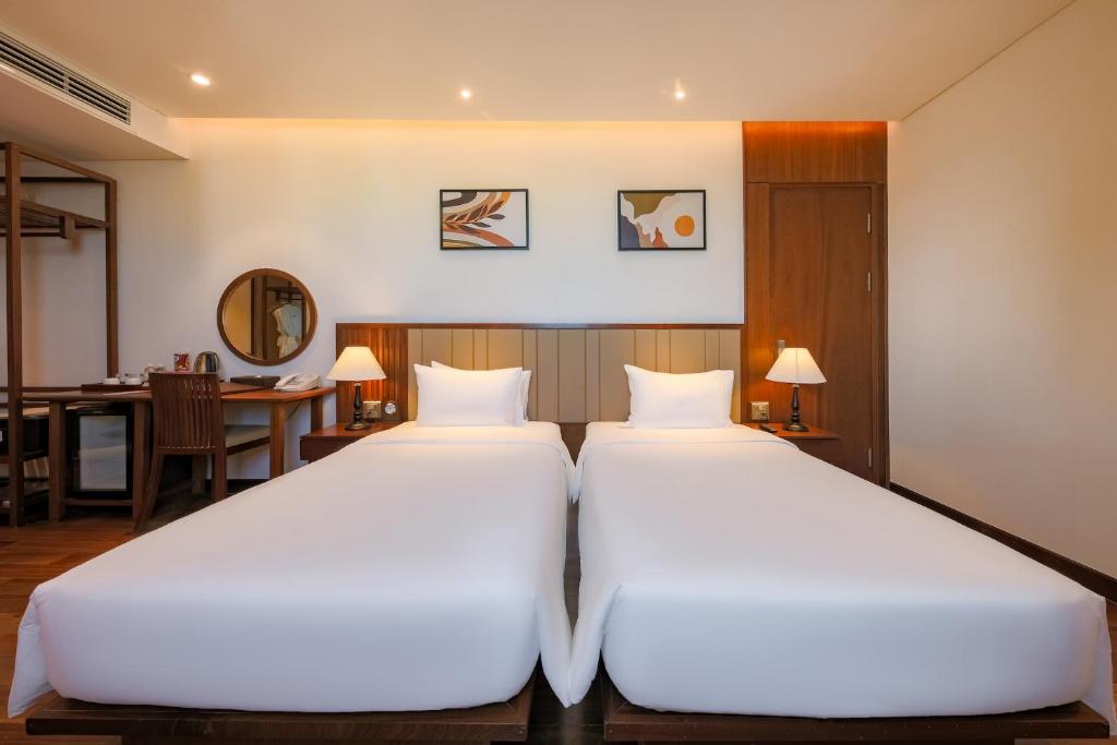 Phòng Deluxe 2 Giường Đơn Nhìn Ra Một Góc Biển
