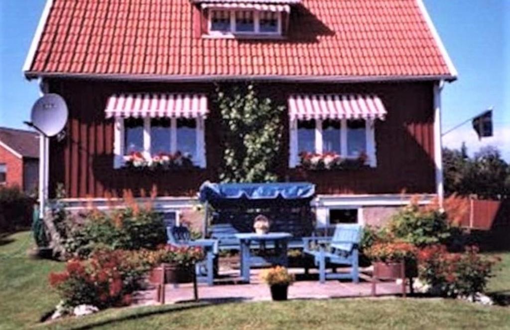 Garður fyrir utan Stunning Home In Sölvesborg With 2 Bedrooms, Wifi And Sauna