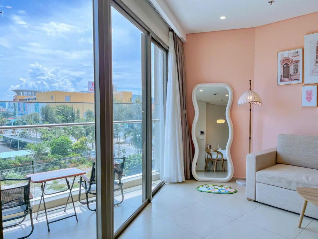 King Studio - Sofa Bed with Balcony