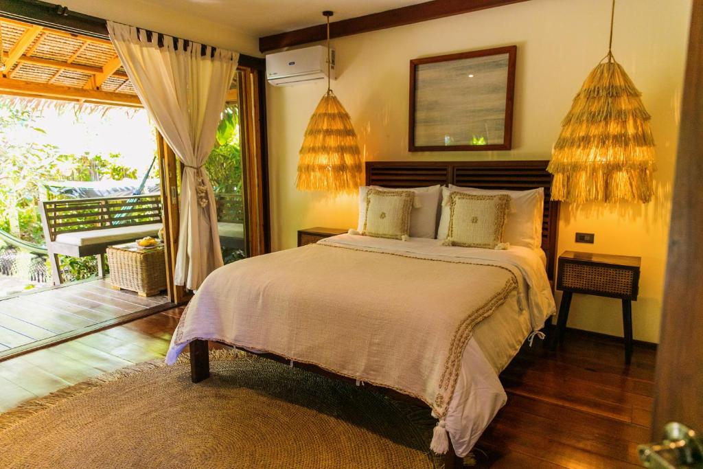 Postel nebo postele na pokoji v ubytování Mantaray Siargao