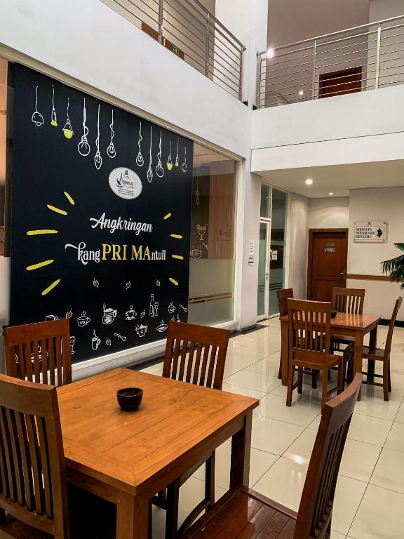 Posezení v ubytování Prima SR Hotel & Convention Yogyakarta