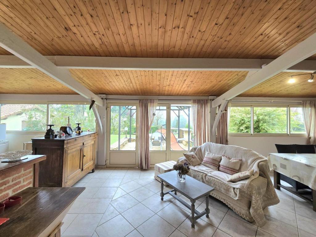 Gîte avec grand parc, clim et Wifi, proche commerces, dans le Parc Naturel Périgord Limousin - FR-1-616-78 - Maison De Vacances (2 Adultes)