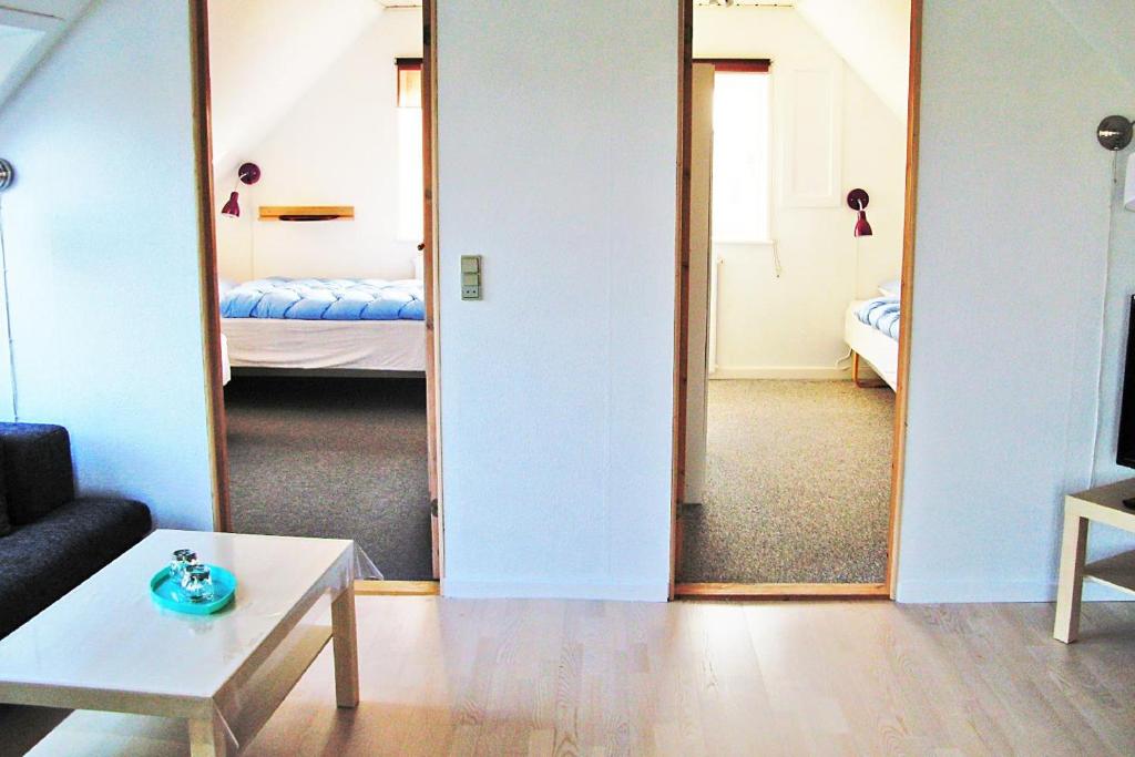 Postel nebo postele na pokoji v ubytování Nice Home In Rudkøbing With 3 Bedrooms And Wifi