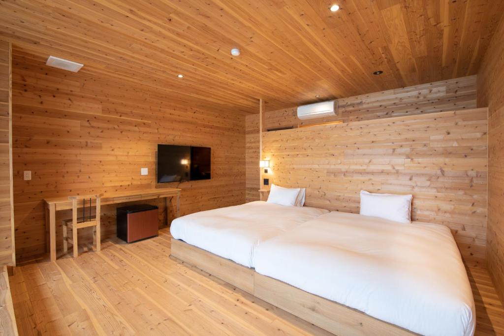 Postel nebo postele na pokoji v ubytování Genkai Ryokan