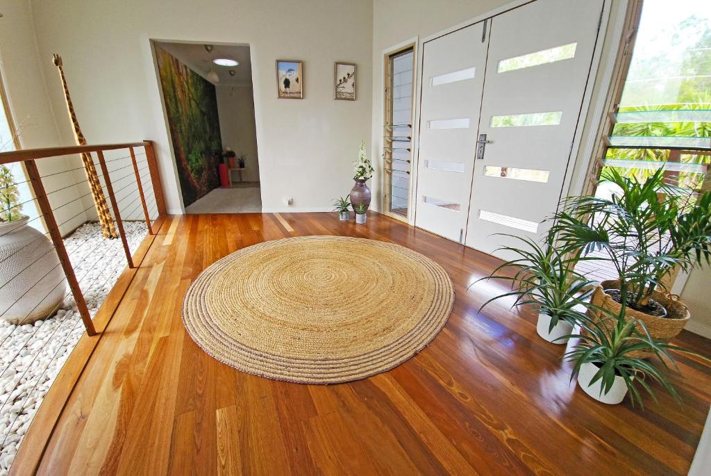Fotografie z fotogalerie ubytování Guest Suite with Fireplace & Pond, close to Noosa & Eumundi v destinaci Doonan