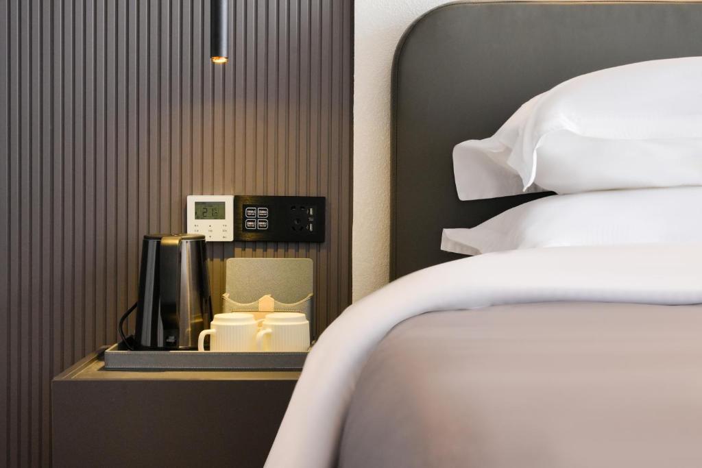Postel nebo postele na pokoji v ubytování Shanming Boutique Homestay