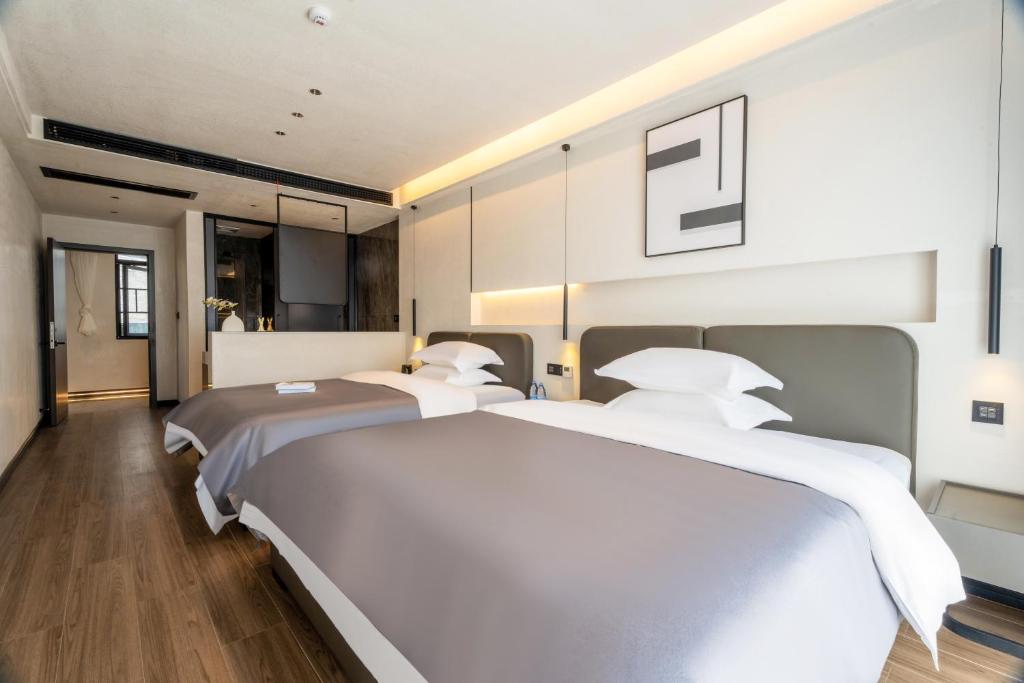 Postel nebo postele na pokoji v ubytování Shanming Boutique Homestay
