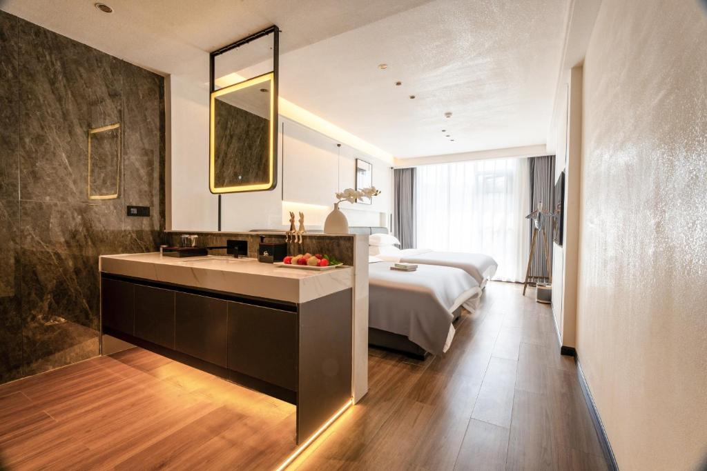 Postel nebo postele na pokoji v ubytování Shanming Boutique Homestay