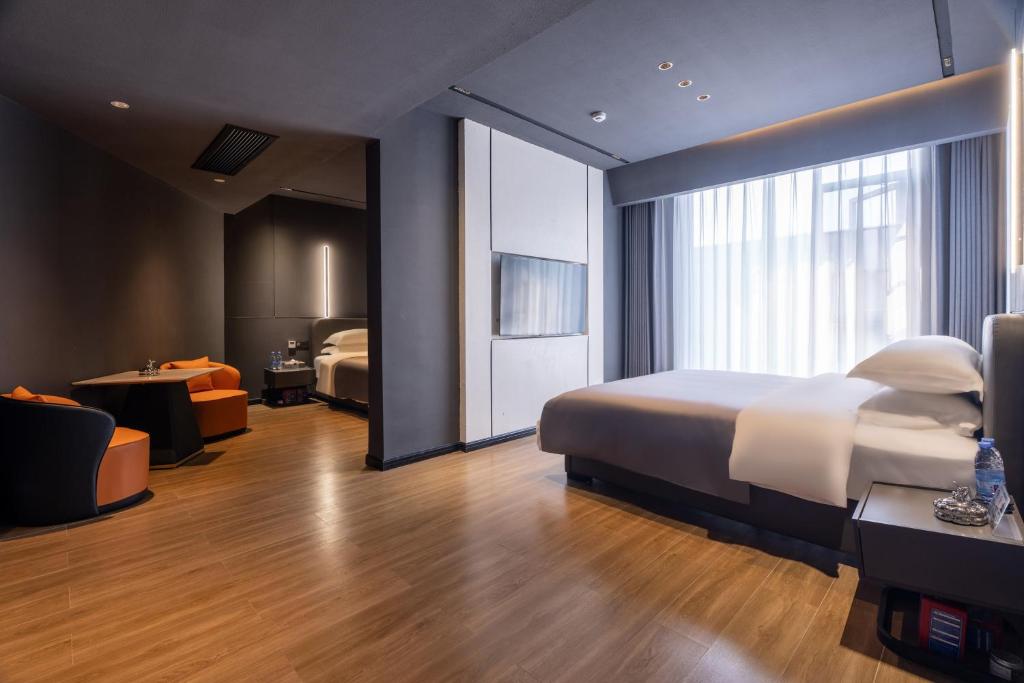 Postel nebo postele na pokoji v ubytování Shanming Boutique Homestay