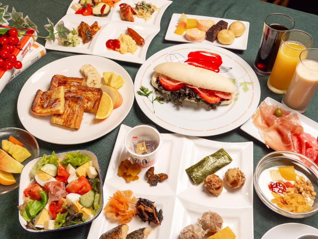 Comida en o cerca de este hotel