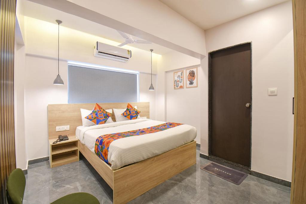 Postel nebo postele na pokoji v ubytování FabHotel Olive Suite - Near Airforce get