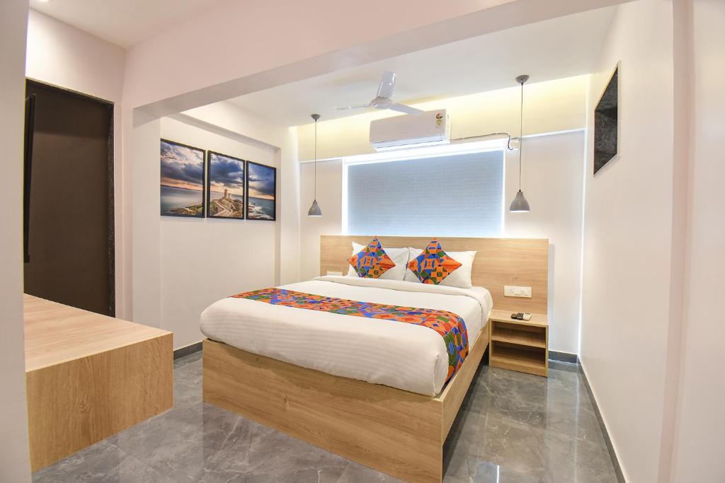 Postel nebo postele na pokoji v ubytování FabHotel Olive Suite - Near Airforce get