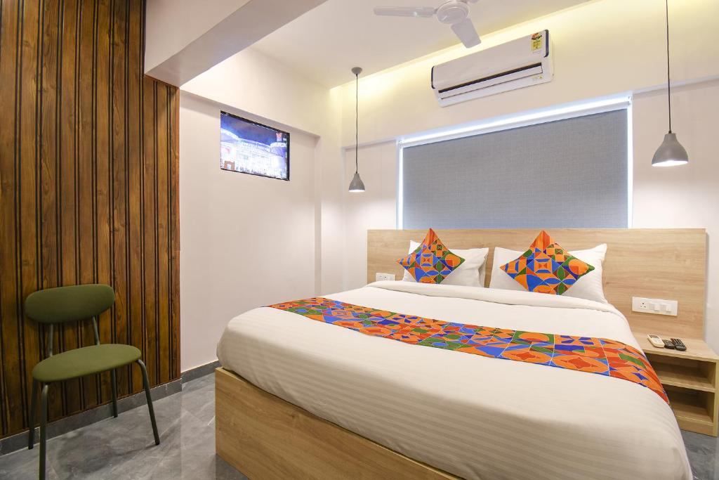 Postel nebo postele na pokoji v ubytování FabHotel Olive Suite - Near Airforce get