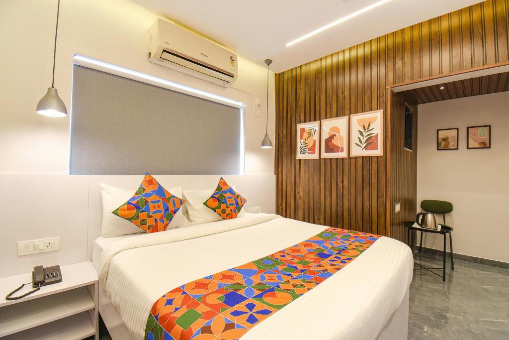 Postel nebo postele na pokoji v ubytování FabHotel Olive Suite - Near Airforce get