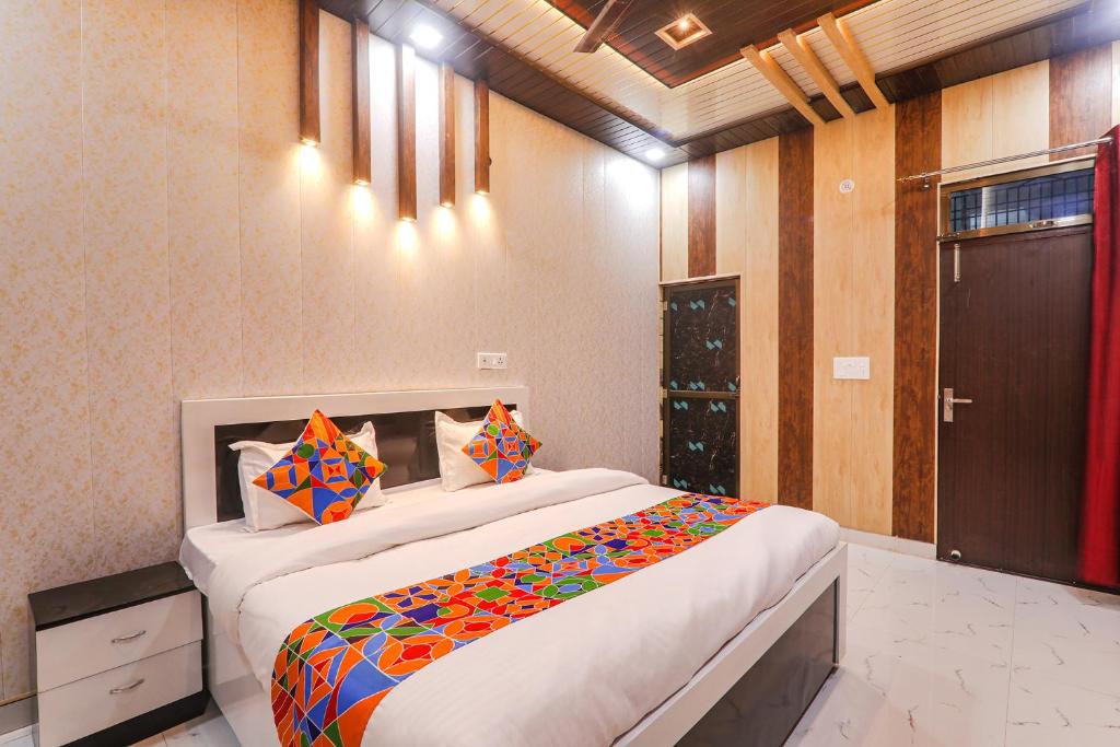Postel nebo postele na pokoji v ubytování FabHotel Uma Yugul