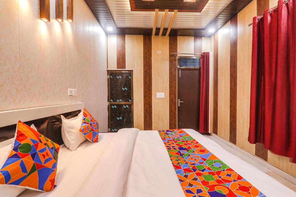 Postel nebo postele na pokoji v ubytování FabHotel Uma Yugul