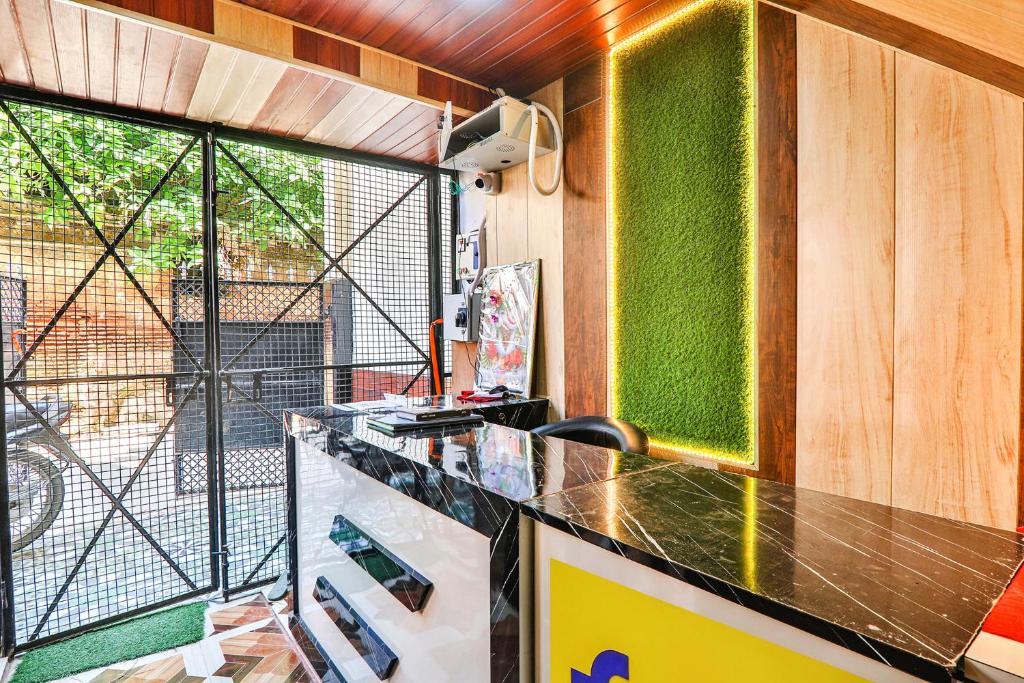 Kuchyň nebo kuchyňský kout v ubytování FabHotel Uma Yugul