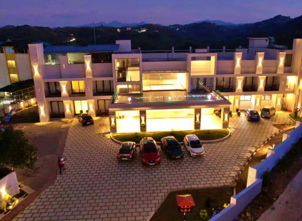 Bazén v ubytování VAGA NAKSHATHRA SUITES nebo v jeho okolí