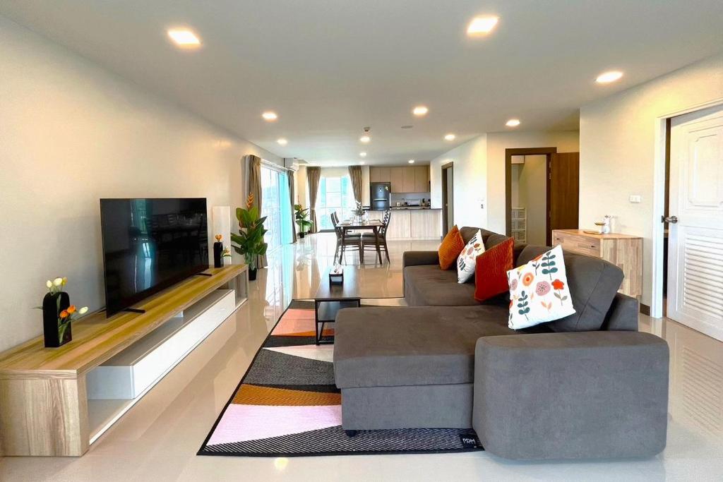 My Style Condo Hua Hin 50,000 month - Family Room With Sea View