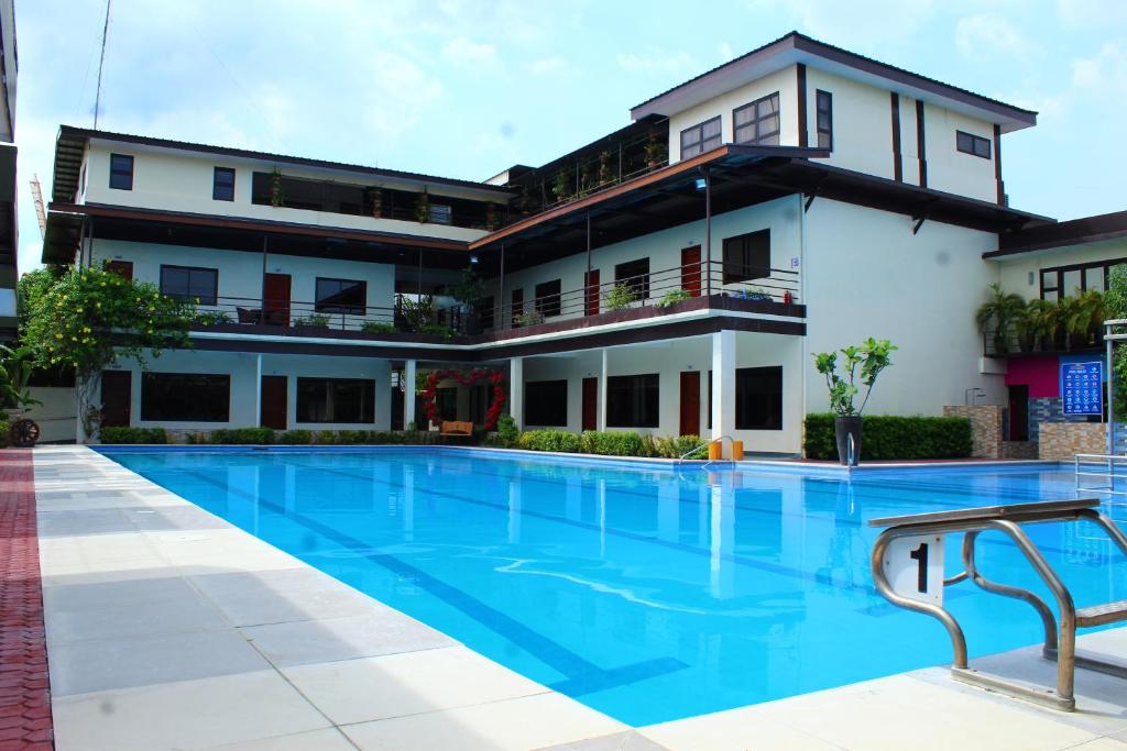 Bazén v ubytování MaClare Resort nebo v jeho okolí