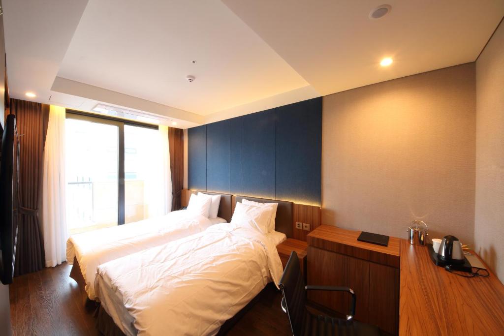Postel nebo postele na pokoji v ubytování Benikea The H Hotel