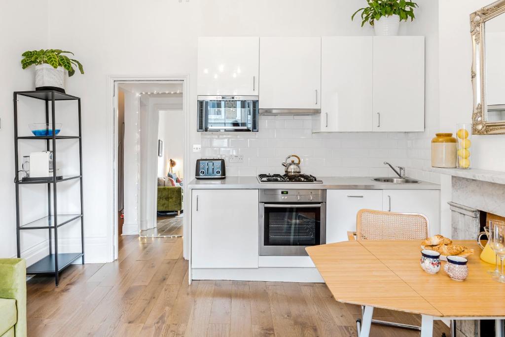The Barnsbury, London Apartment with WIFI - Apartment - Ground Floor