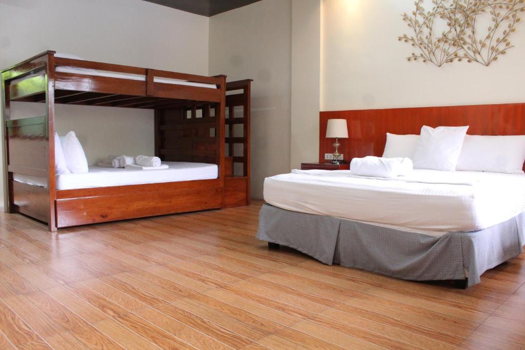 Postel nebo postele na pokoji v ubytování MaClare Resort