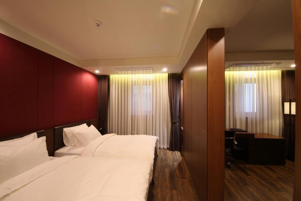 Postel nebo postele na pokoji v ubytování Benikea The H Hotel