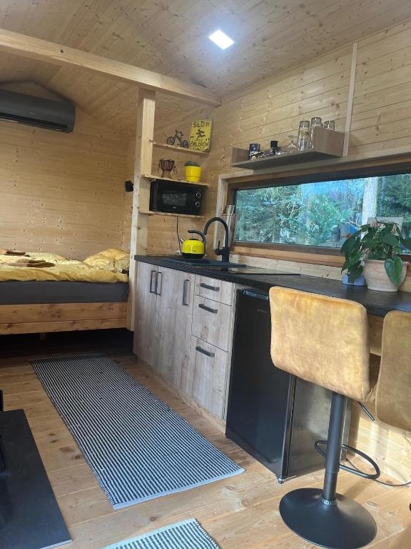 Kuchyň nebo kuchyňský kout v ubytování Glamping - Maringotka u Tobíka